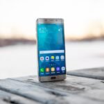 Smartphone sur table